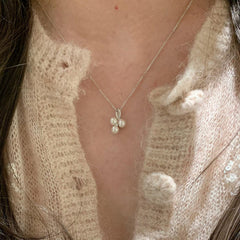 Korean Small Grape Pearl Pendant Necklace – 18K Gold Plated "Cluster" Pearl Clavicle Chain, Minimalist High-End Sweater Chain for Women