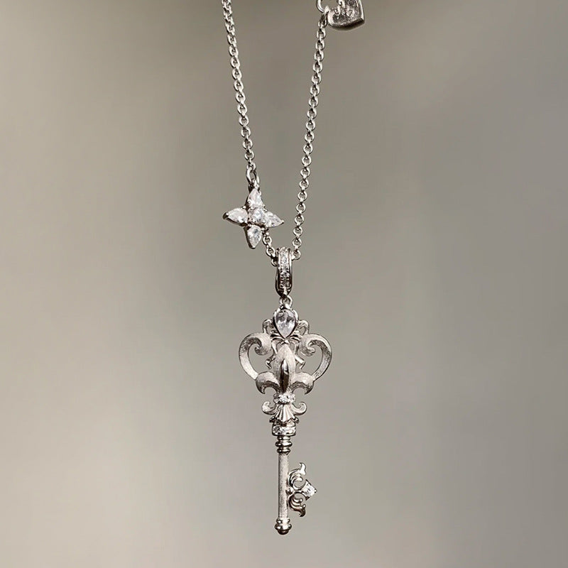 Vintage-Style Iris Key Pendant Necklace – 18K Gold Plated Light Luxury Sweater Chain & Exquisite Choker for Women