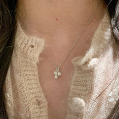 Korean Small Grape Pearl Pendant Necklace – 18K Gold Plated "Cluster" Pearl Clavicle Chain, Minimalist High-End Sweater Chain for Women