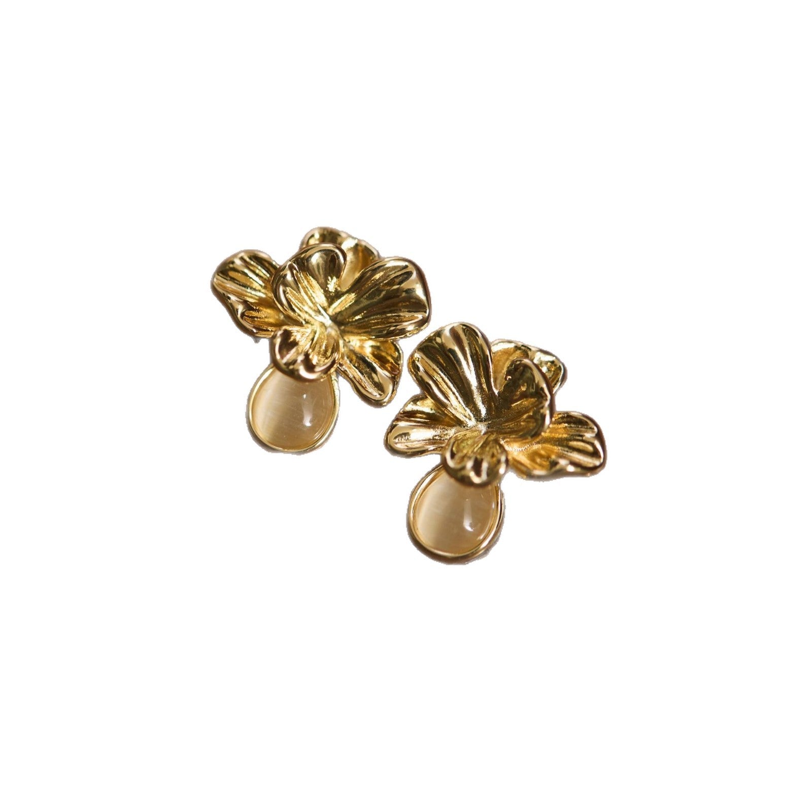 French Retro Metal Cat'S Eye Stone Three-Dimensional Flower Earrings For Women, High-End Niche Design Earrings, Mosquito Coil Disc Ear Clips