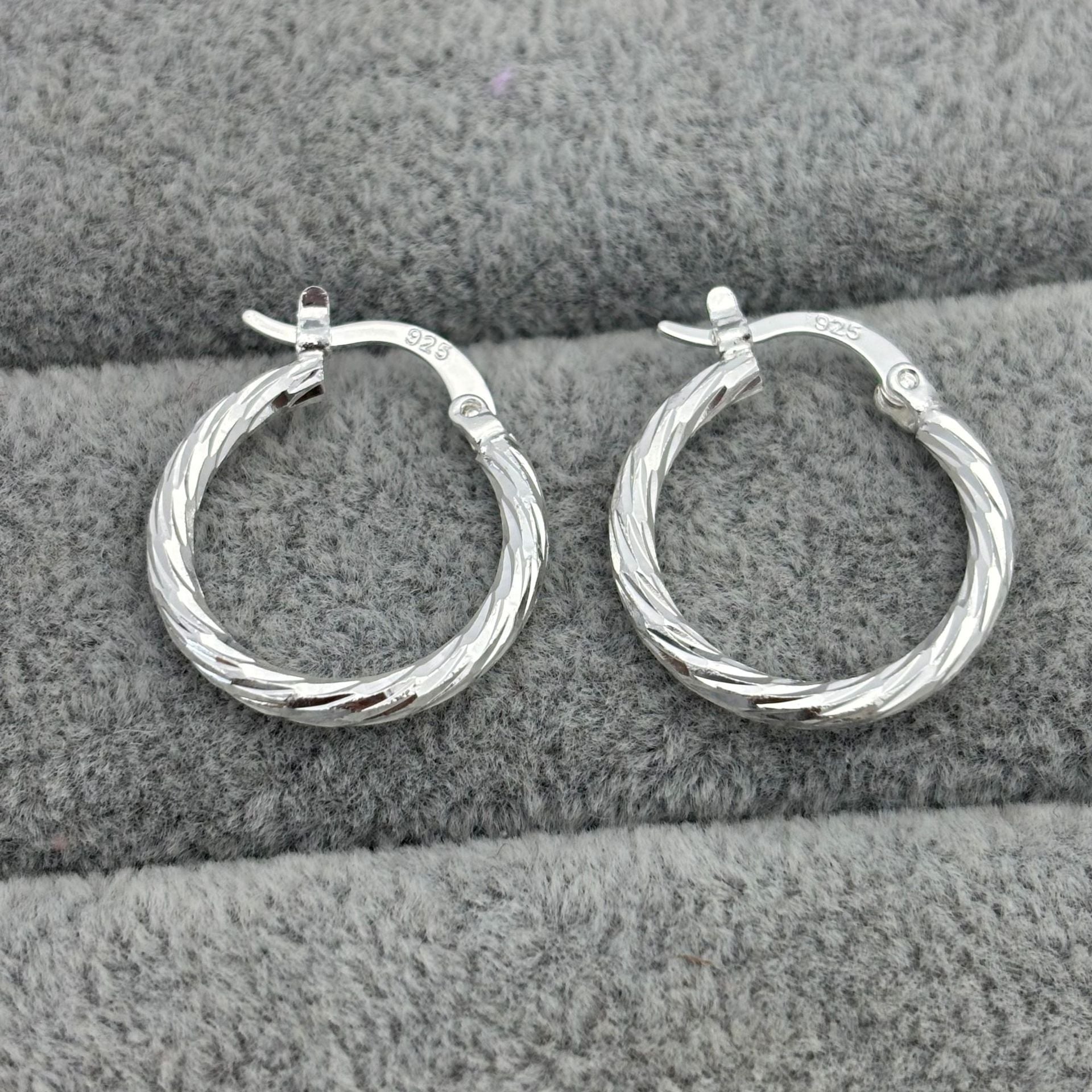 "Cross-Border" Twisted Texture Large Hoops - S925 Silver Needle High-End Circle Earrings - Personalized Minimalist Statement Jewelry