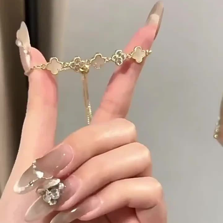 Korean Four-Leaf Clover Shell Bracelet – 18K Gold Plated Lucky Flower Charm, Niche High-End Luxury Hand Jewelry for Women