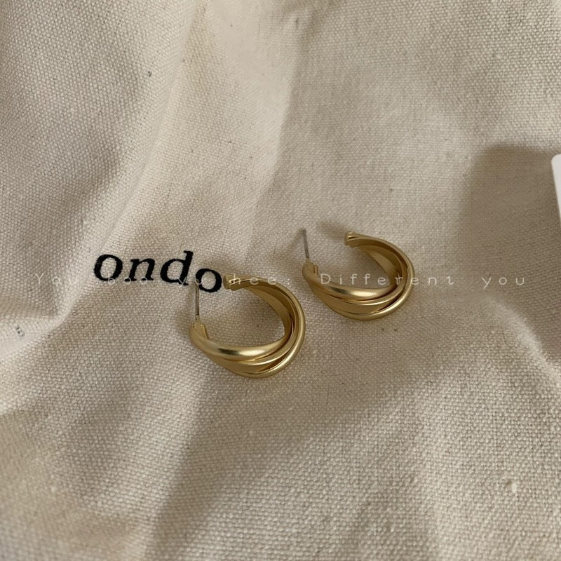 Retro Hong Kong Style 18K Gold Hoop Earrings - S925 Silver Needle High-End Niche Design Metal Earrings - Autumn/Winter 2026 Statement Jewelry