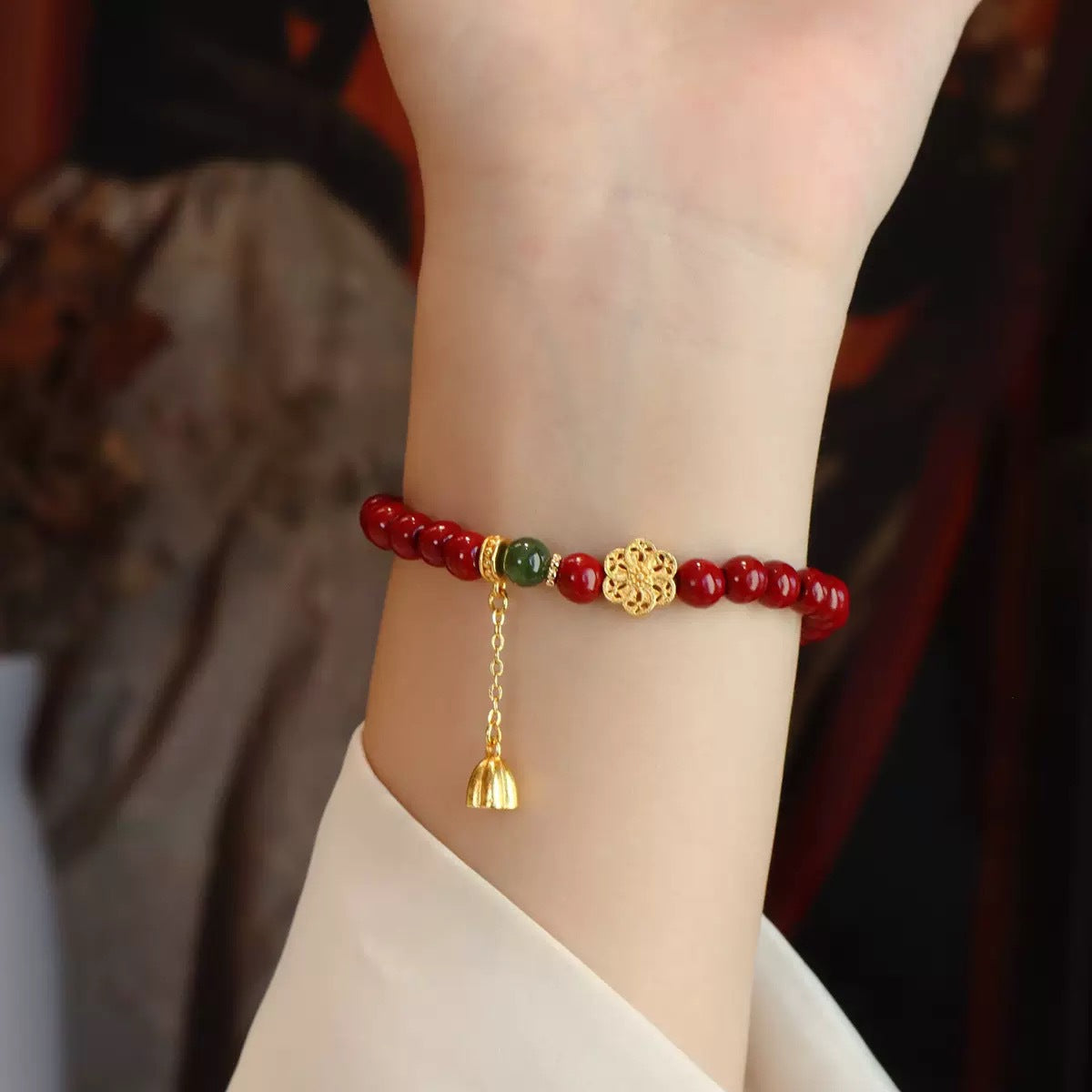 New Chinese Style Lotus Transfer Bead Bracelet – 18K Gold Plated National Trend Retro Flower Bracelet, Light Luxury Niche Hand Jewelry for Women