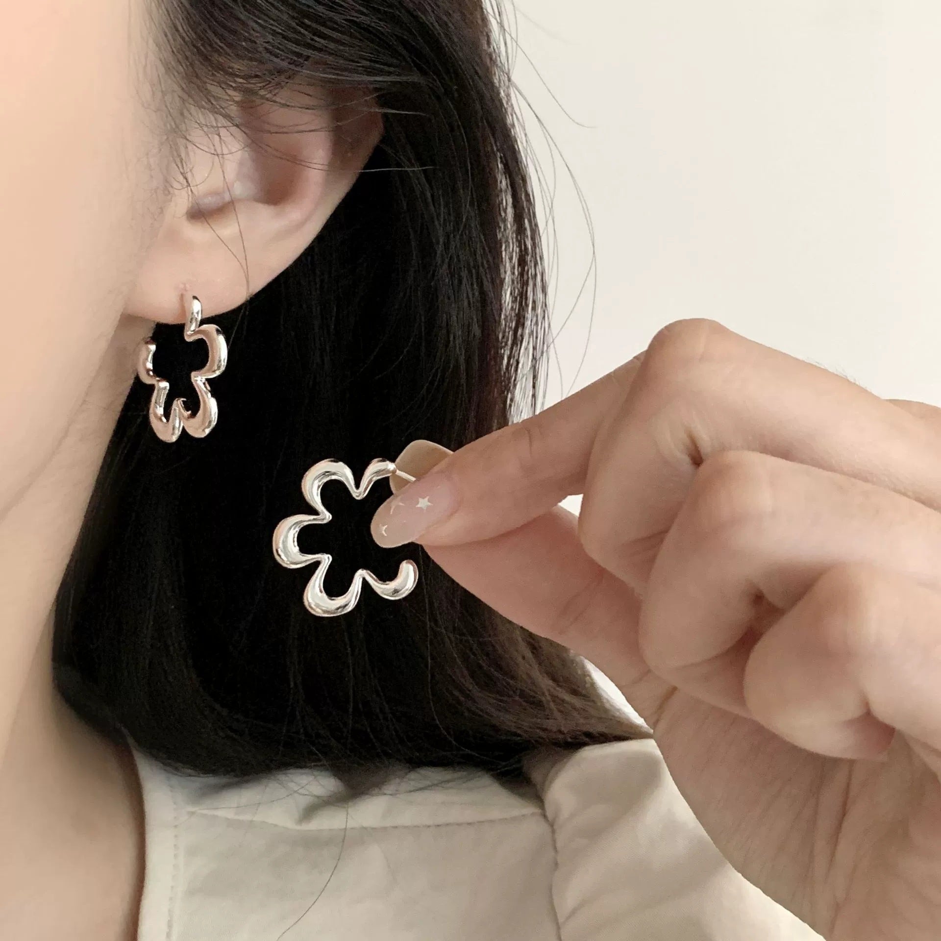 French Retro Gold Hoop Earrings - S925 Silver Needle Minimalist Thick Hoops - 18K Gold Plated Niche Design High-End Earrings for Women