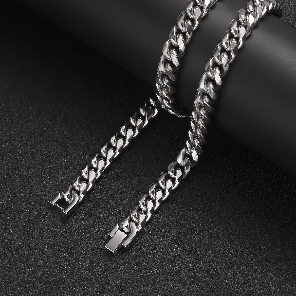 Heavyweight Titanium Steel Cuban Link Necklace – 360° Round Grinding Tightly Encrypted Chain, Hip-Hop Streetwear Jewelry with Industrial Security Buckle for Men