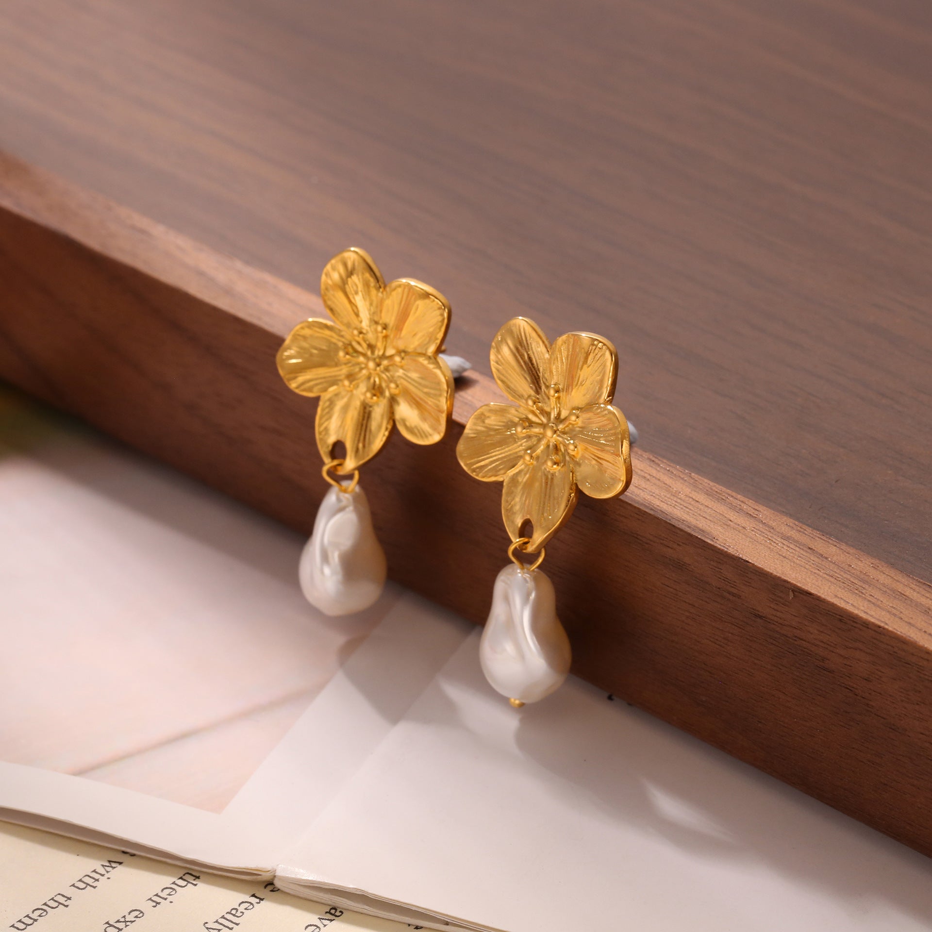 New Four-Leaf Clover Petal Studs - 18K Gold Plated "Light Luxury" Floral Earrings - Versatile High-End Ear Hole Support Earrings