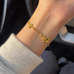 New Chinese Style Three-Flower Butterfly Bracelet – 18K Gold Plated Light Luxury Niche Bracelet, Exquisite Eastern Aesthetic Hand Jewelry for Women