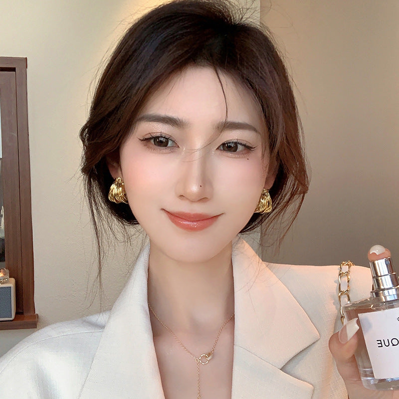 Retro Winding "Heavy Industry" Hoop Earrings - S925 Silver Needle Hollow C-Shaped Metal Hoops - High-End Niche Design Jewelry for Women