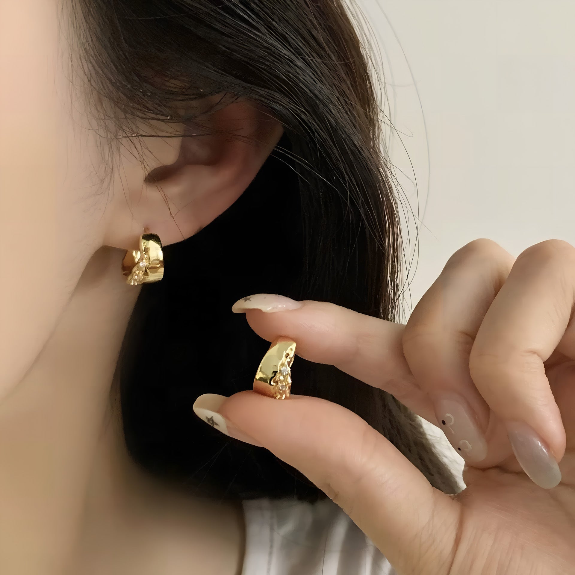 French Retro Gold Hoop Earrings - S925 Silver Needle Minimalist Thick Hoops - 18K Gold Plated Niche Design High-End Earrings for Women