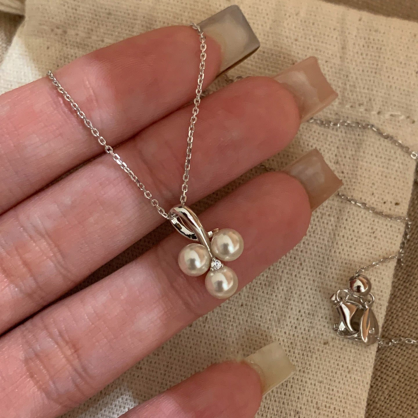 Korean Small Grape Pearl Pendant Necklace – 18K Gold Plated "Cluster" Pearl Clavicle Chain, Minimalist High-End Sweater Chain for Women
