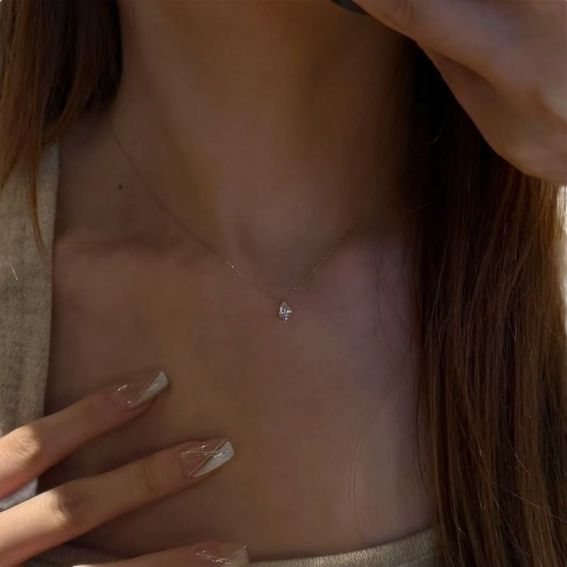 Minimalist Water Drop Pendant Necklace – 18K Gold Plated Stainless Steel Thin Clavicle Chain for Women