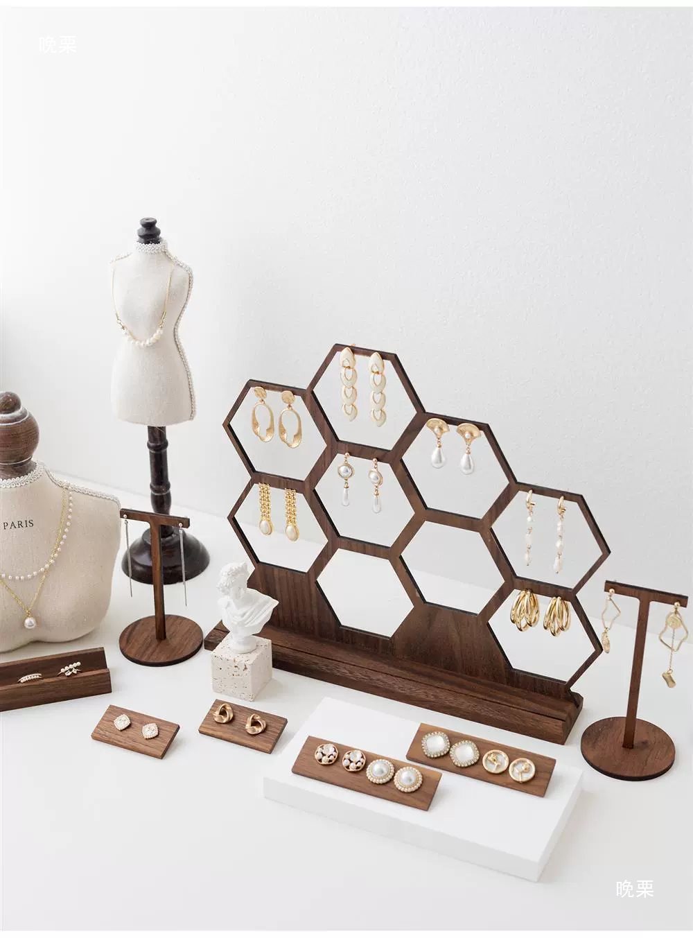 Walnut Honeycomb Earring Display Stand - Solid Wood Jewelry Organizer - Retro Photography Props & Home Decor Ornaments