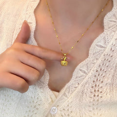 Sparkling "Ping'An" Apple Pendant Necklace – 18K Gold Plated Fruit Clavicle Chain, Light Luxury Peace & Safety Talisman, Elegant Personalized Jewelry for Women