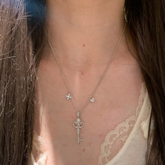 Vintage-Style Iris Key Pendant Necklace – 18K Gold Plated Light Luxury Sweater Chain & Exquisite Choker for Women