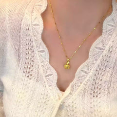 Sparkling "Ping'An" Apple Pendant Necklace – 18K Gold Plated Fruit Clavicle Chain, Light Luxury Peace & Safety Talisman, Elegant Personalized Jewelry for Women