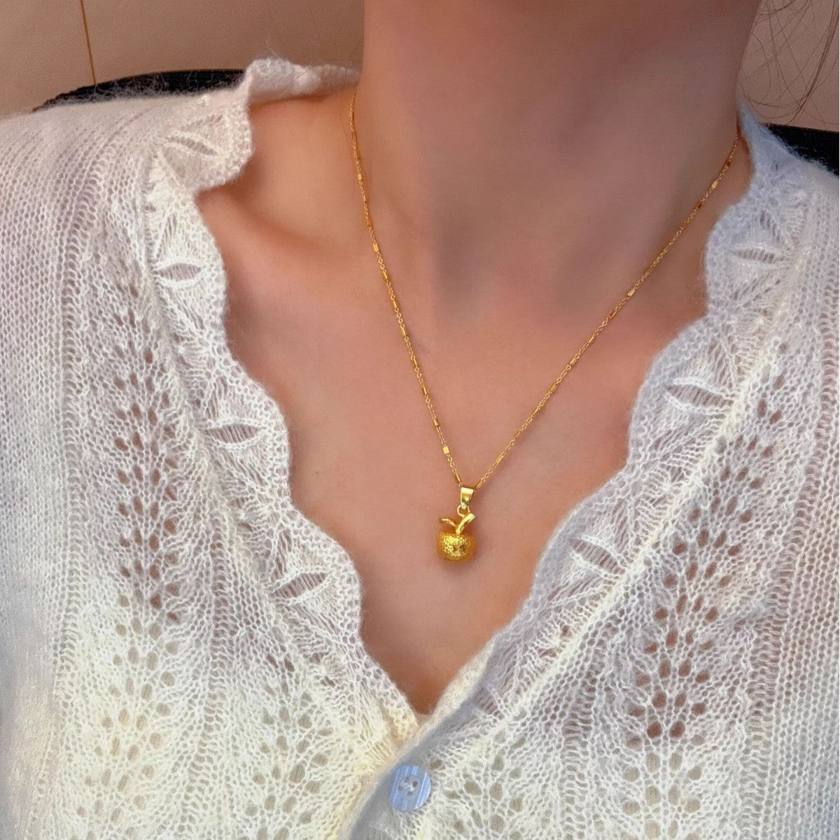 Sparkling "Ping'An" Apple Pendant Necklace – 18K Gold Plated Fruit Clavicle Chain, Light Luxury Peace & Safety Talisman, Elegant Personalized Jewelry for Women