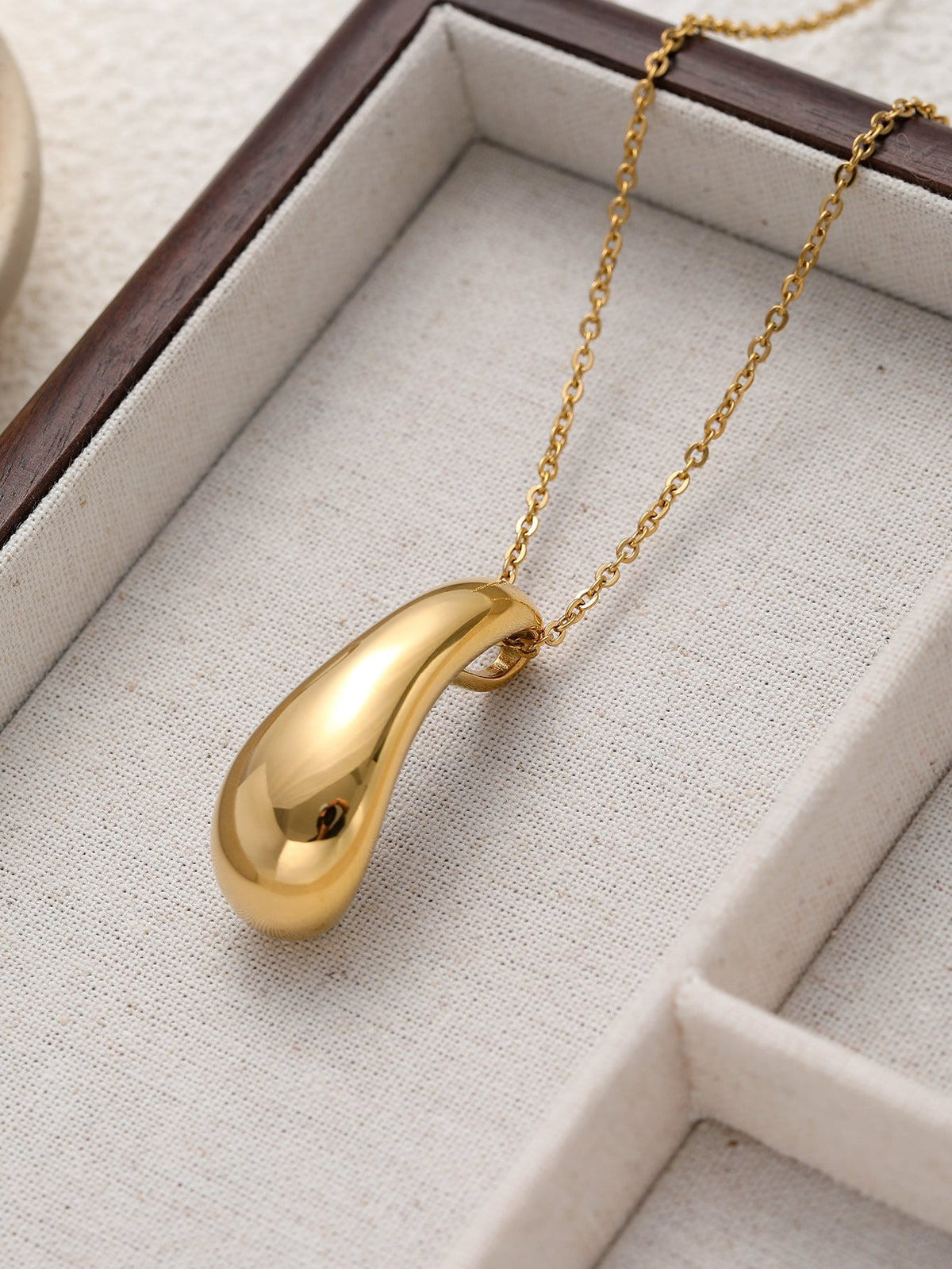 Minimalist Water Drop Pendant Necklace - Japanese & Korean "Ins" Style 18K Gold Plated Teardrop Necklace for Women