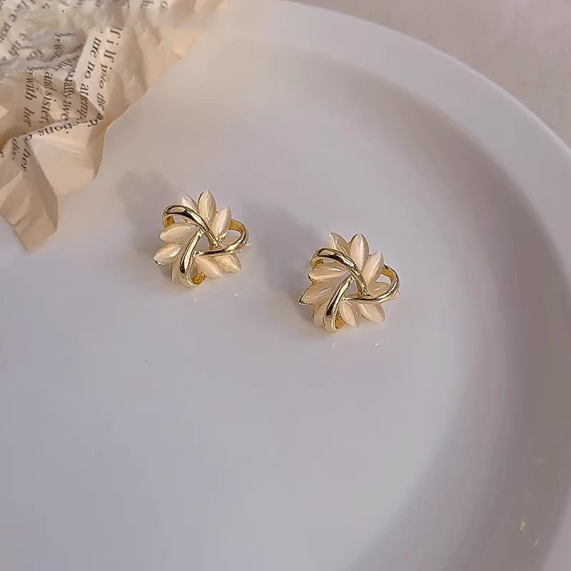High-End Cat'S Eye Stone Sunflower Earrings 2026 New Trendy Earrings For Women Simple And Exquisite Temperament Internet Celebrity Earrings